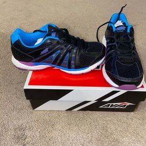 Avis Avi-Tout Gelfom Cushioning Sneakers, 7 Wide